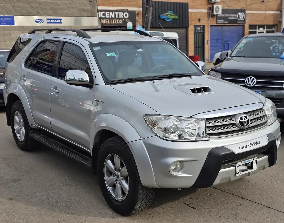 Toyota Hilux SW4 2011